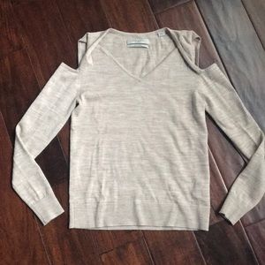 Open shoulders sweater